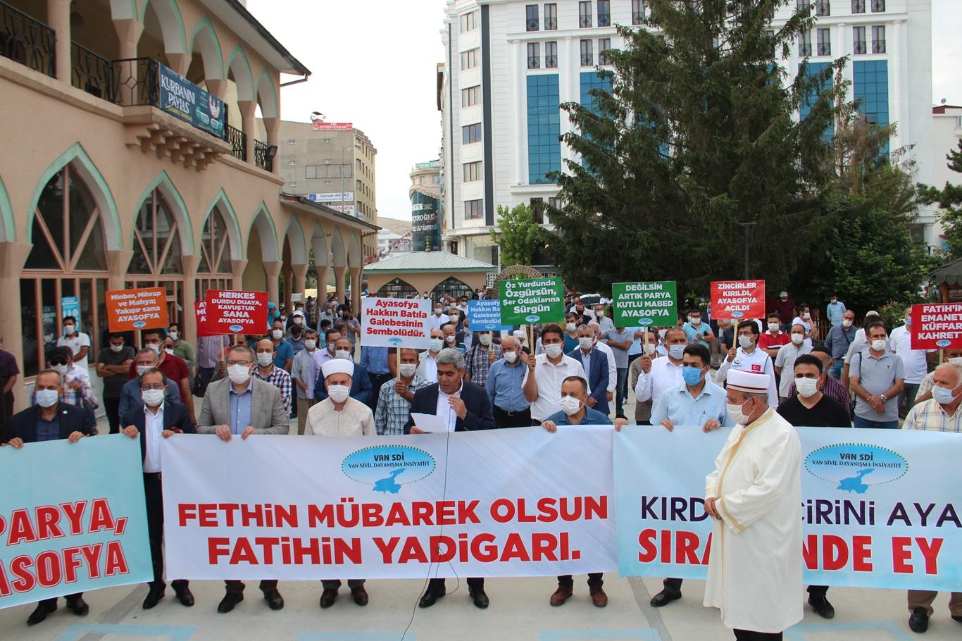 Van SDİ: “Ayasofya Camisi’nin yeniden ibadette açılması memnuniyet vericidir”